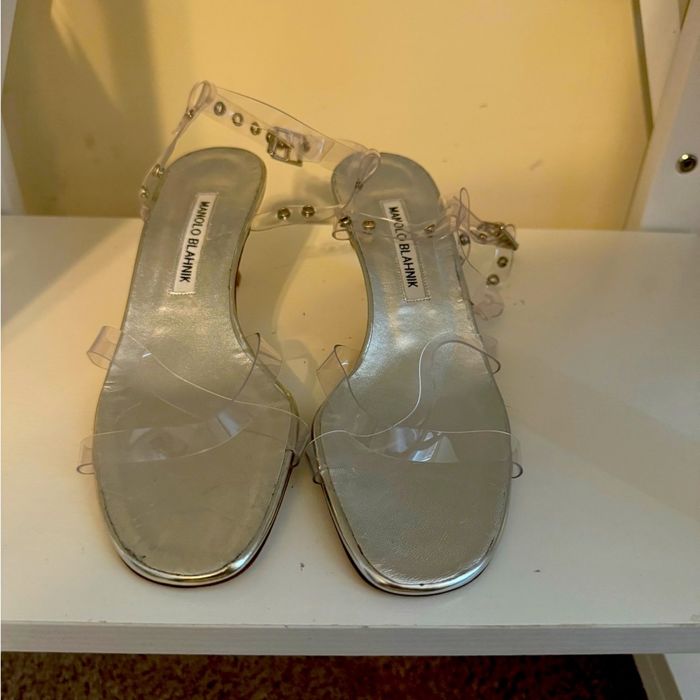 Manolo Blahnik kitten heel